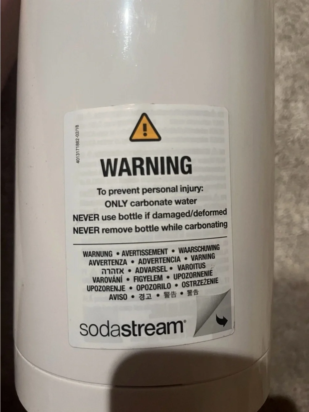 SodaStream Fizzi SPT-001 Sparkling Water Machine And Bottle